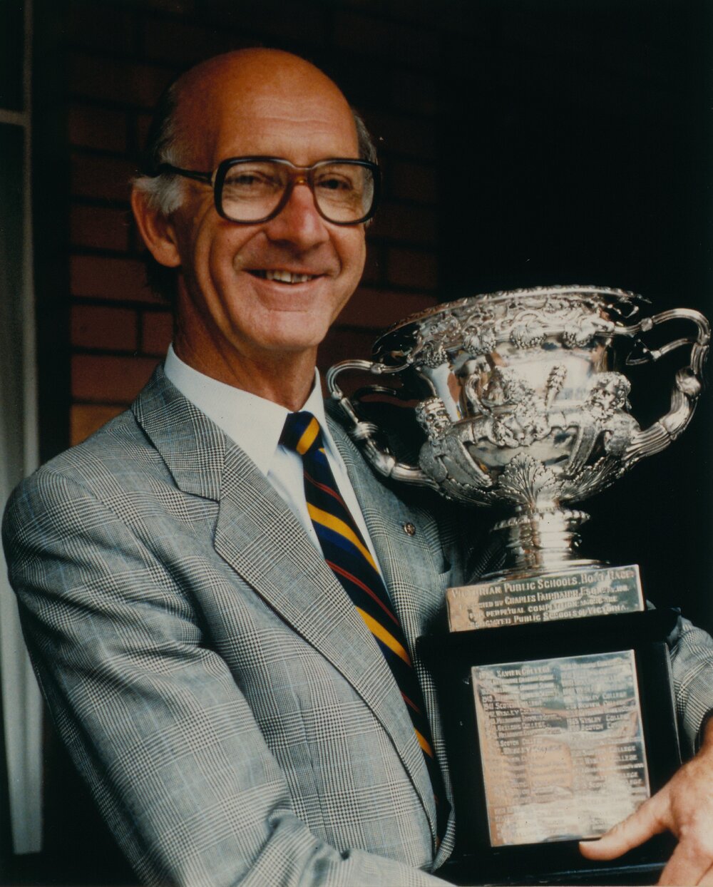 Headmaster Gerard Cramer holding the Fairbairn Cup, 1985