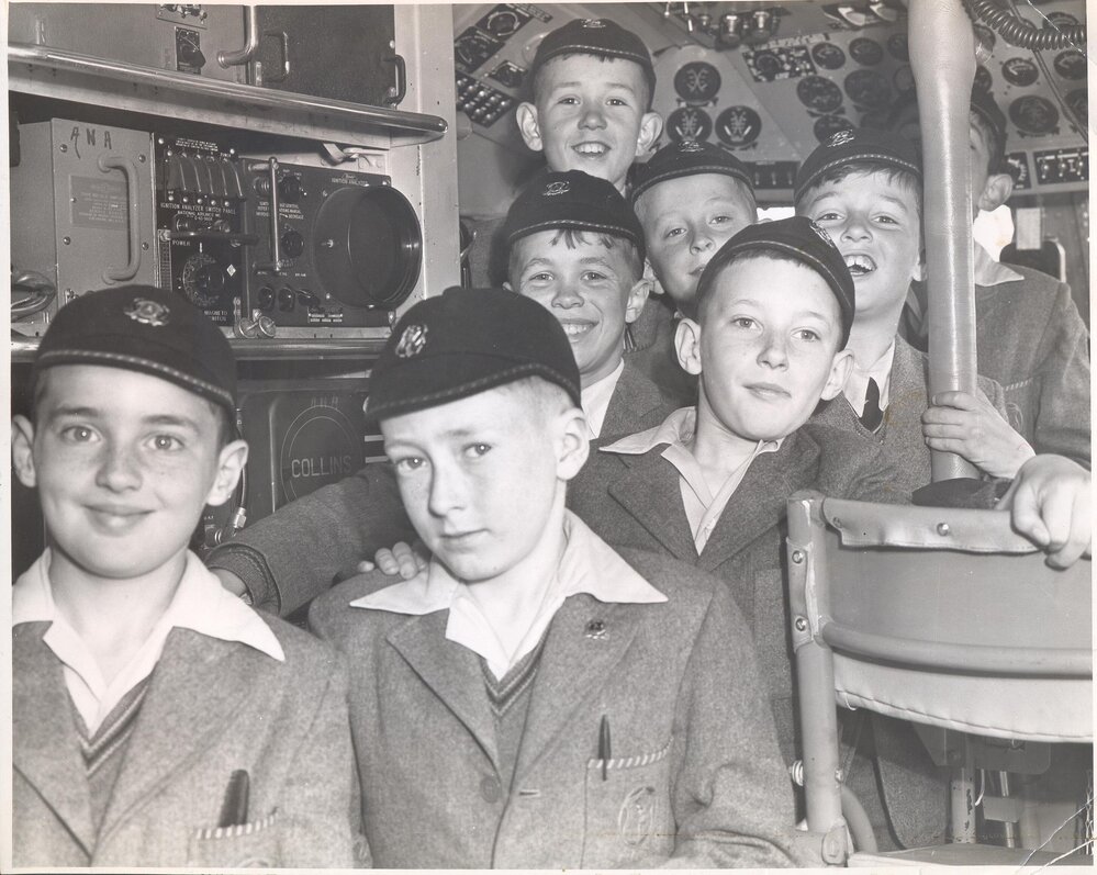 Form IV excursion to Essendon Airport, 1952