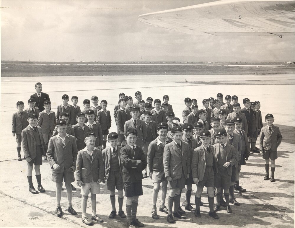 Form IV excursion to Essendon Airport, 1952