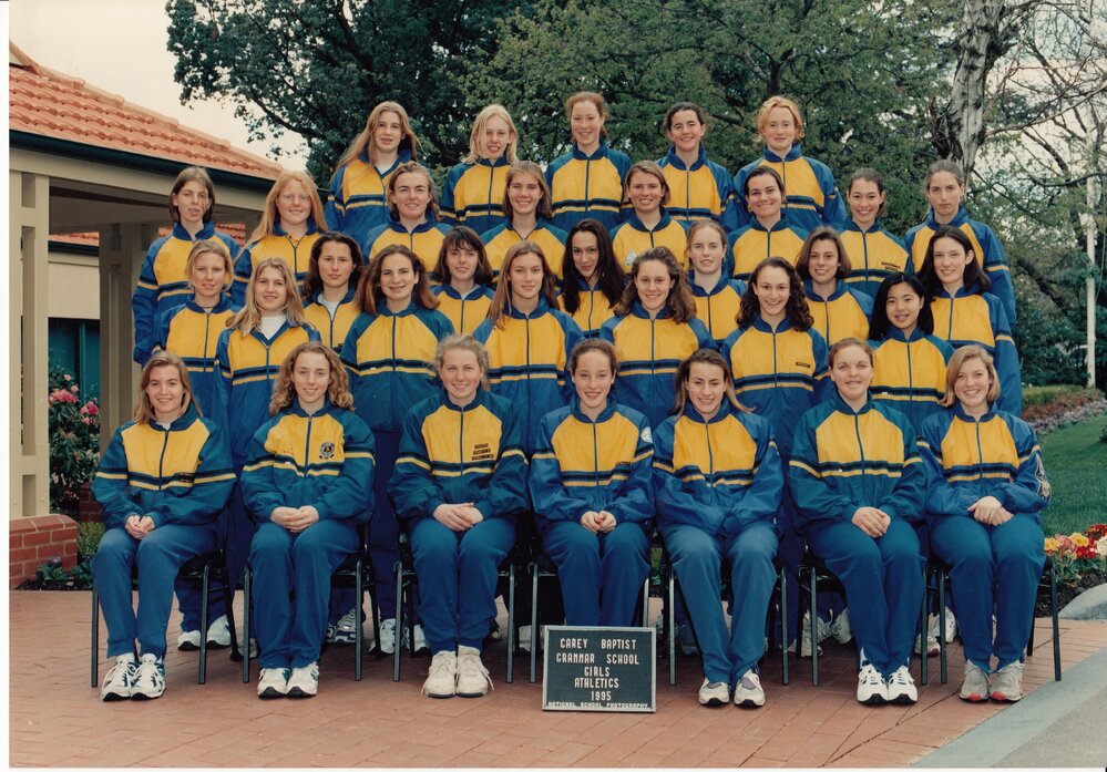Girls' athletics team, 1995