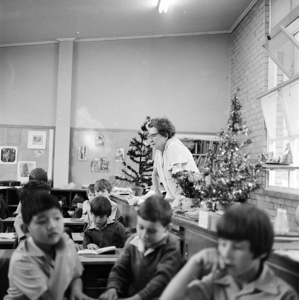 Junior school class with Mollie Brown, 1972