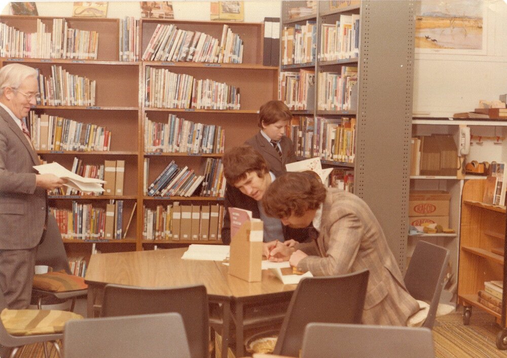 Students in the Mellor Library, 1975