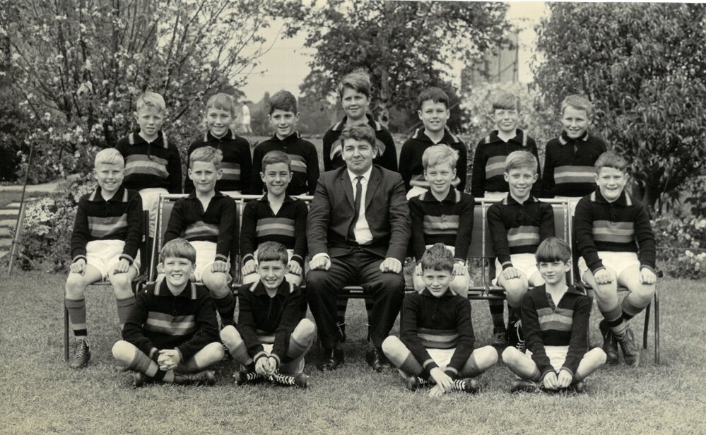 Under 10 football team, 1964