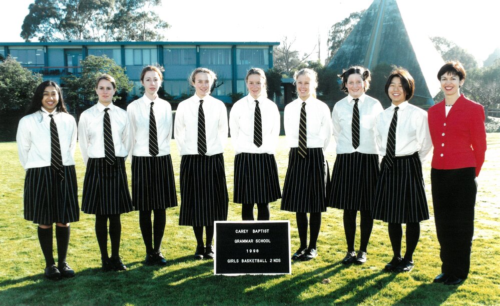 Girls' basketball seconds team, 1998