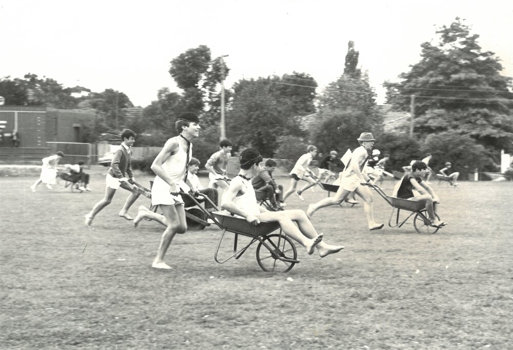 House wheelbarrow race, 1954