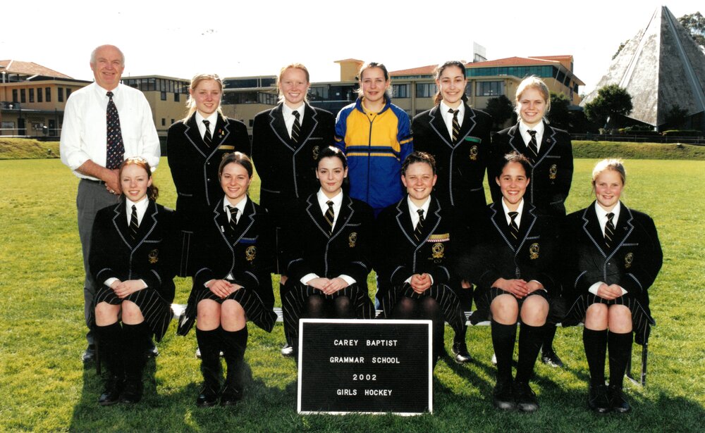 Girls hockey, 2002