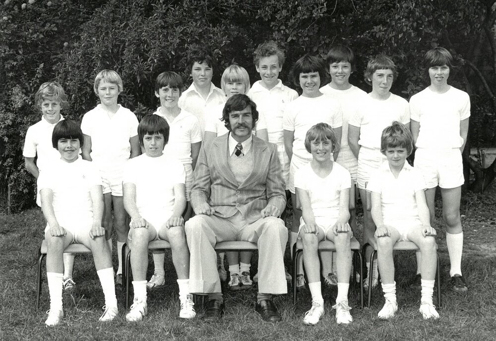 6th form cricket team, 1975