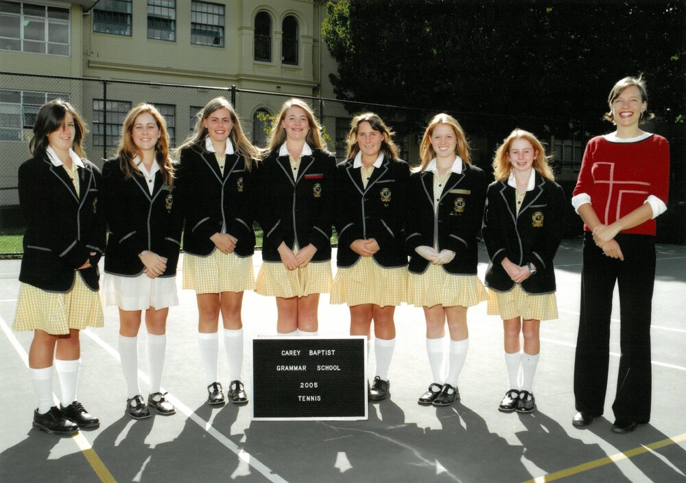 Girls' tennis team, 2005