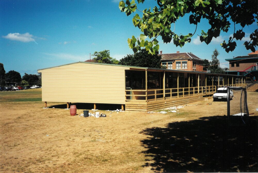 Temporary classrooms on Sandell oval, 2000