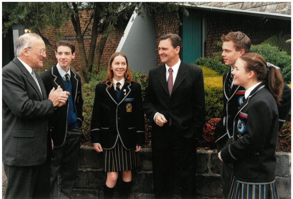John Brumby launches the Rural Experience program, 2001