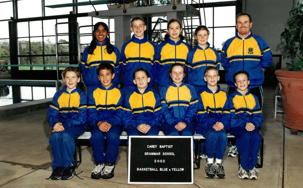 Donvale basketball (blue &amp; yellow) team, 2002