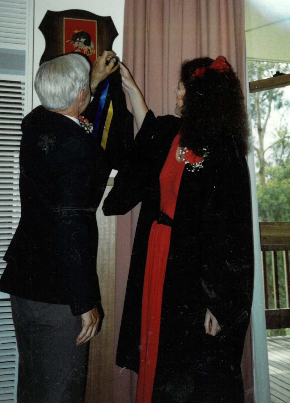 Unveiling the Shinkfield House shield, 1990