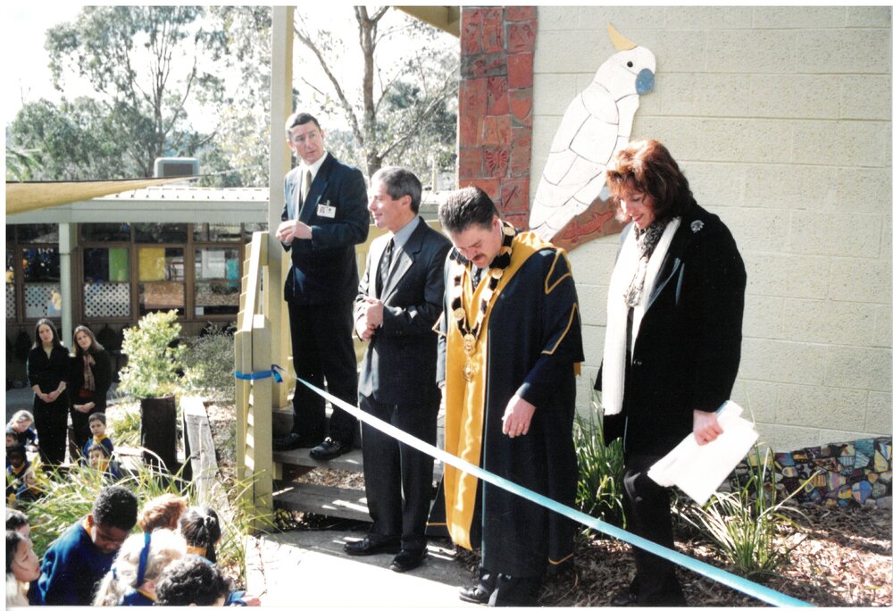 Unveiling of mural to mark National Year of the Outback, 2002