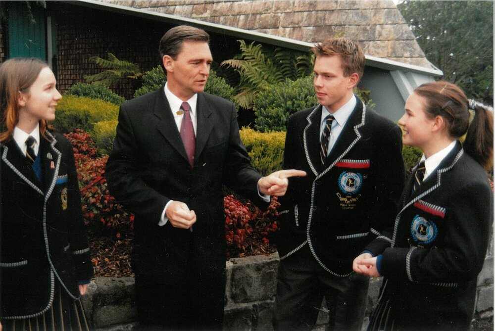 John Brumby launches the Rural Experience program, 2001