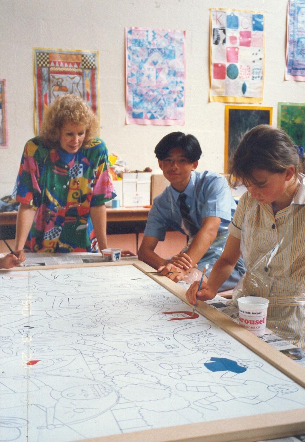 Donvale art teacher Wendy Hirt creating jigsaw mural with students, circa 1991