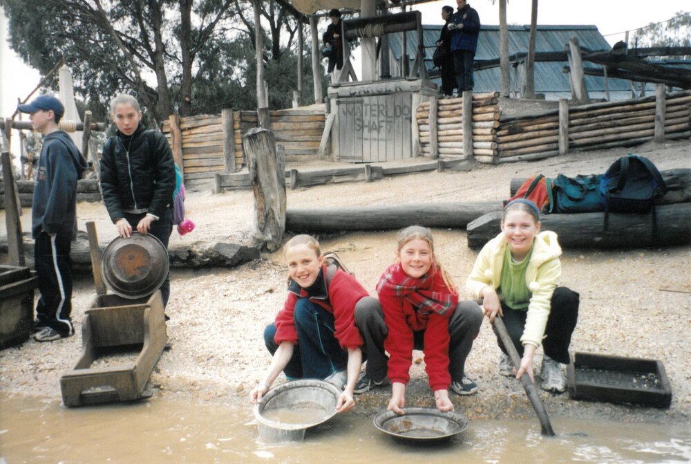 Donvale students panning for gold at Sovereign Hill, circa 2000