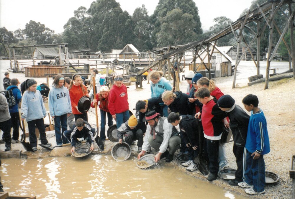 Donvale students panning for gold at Sovereign Hill, circa 2000