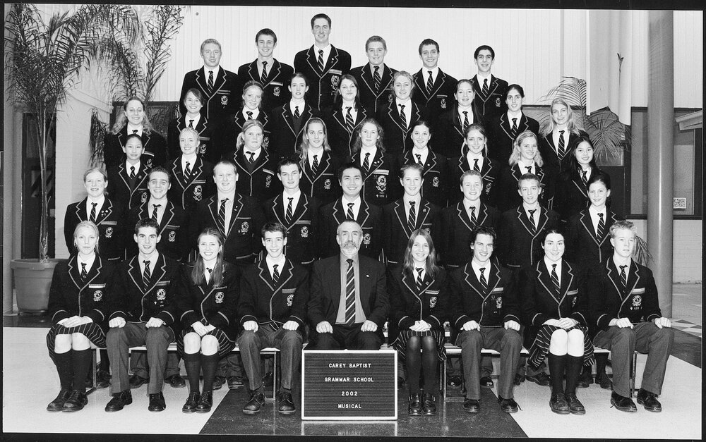 Musical cast, 2002