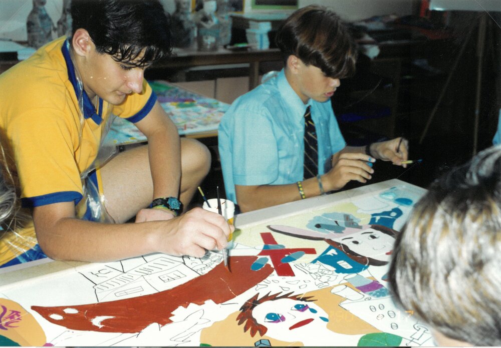 Donvale students creating jigsaw mural, 1993