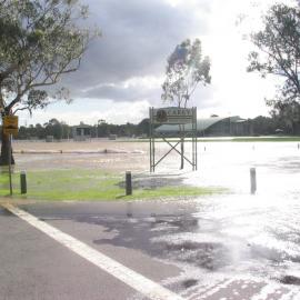 Dunshea Oval under flood, 2004