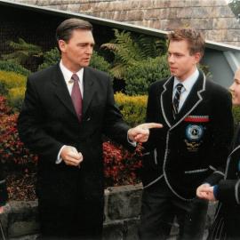 John Brumby launches the Rural Experience program, 2001