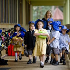 Donvale students carrying lunchboxes along the boardwalk, 2011