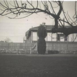 Lopperwood tennis court, 1950s
