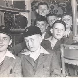 Form IV excursion to Essendon Airport, 1952