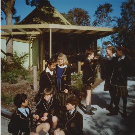Students outside library, 1990