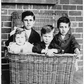 Eric Joyce and siblings, circa 1920