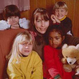 Robyn Croucher and the children of Donvale's Pre-School Centre, 1996