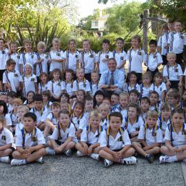 Phil De Young and Junior School Kew students, 2007