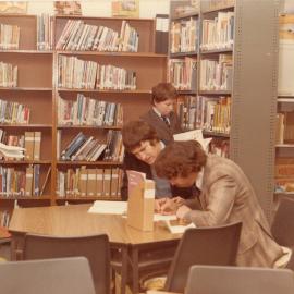 Students in the Mellor Library, 1975
