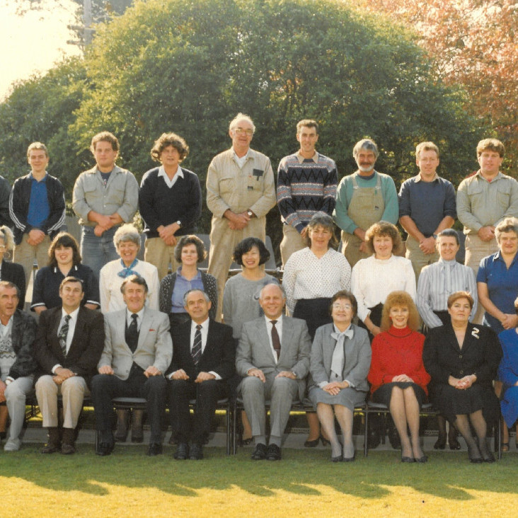 Administration ancillary and maintenance staff, 1989