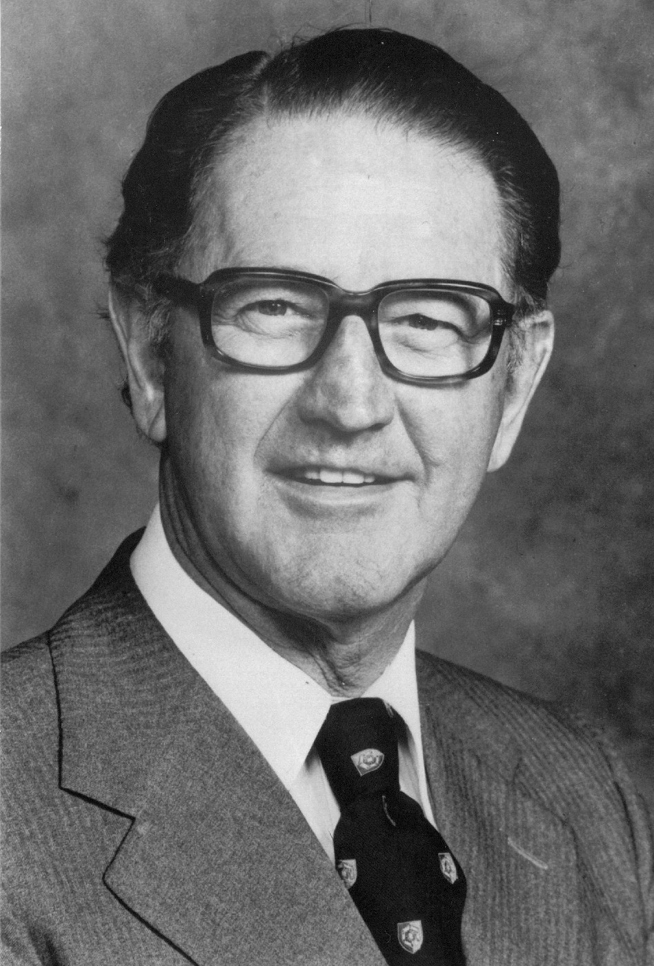 Dr Keith Farrer OBE (OCG 1933)